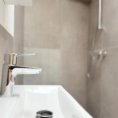 Bege Neststudio Appartement Mönchengladbach
